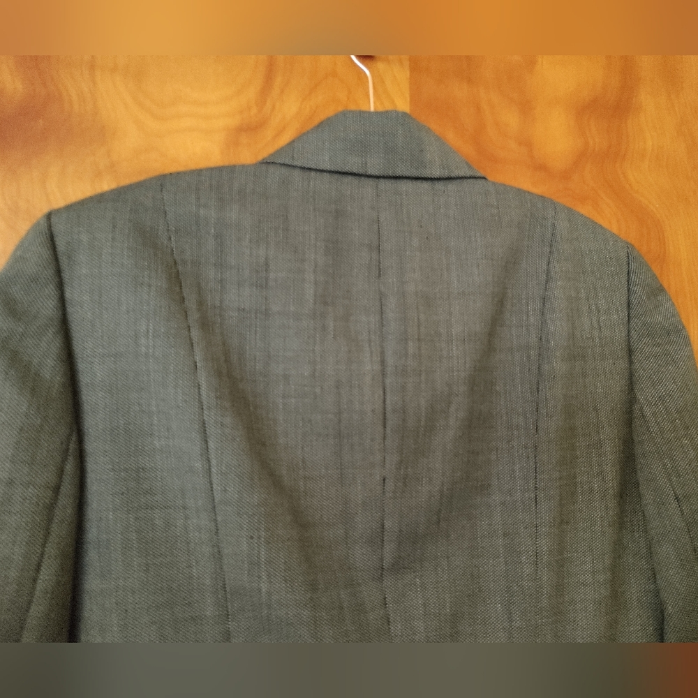 Anne Klein blazer. Tiny black and white checks. 3 buttons. Women's 10. - Picture 9 of 16